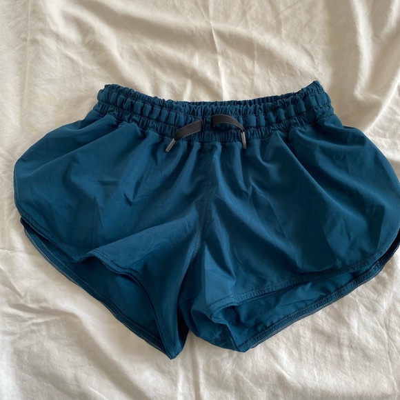 Lululemon sz 4 seek the heat short - Picture 3 of 6